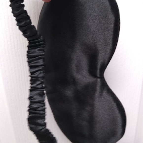 1/$15 or2/20 your choice         NWT SLEEPING BLINDS - Picture 5 of 6